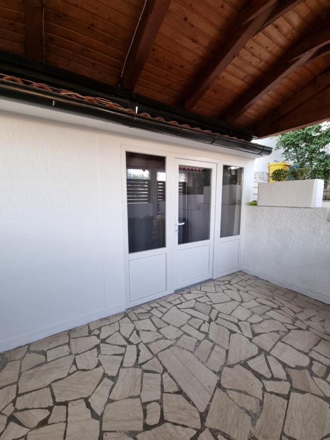 Apartments "M" Pula Exterior photo